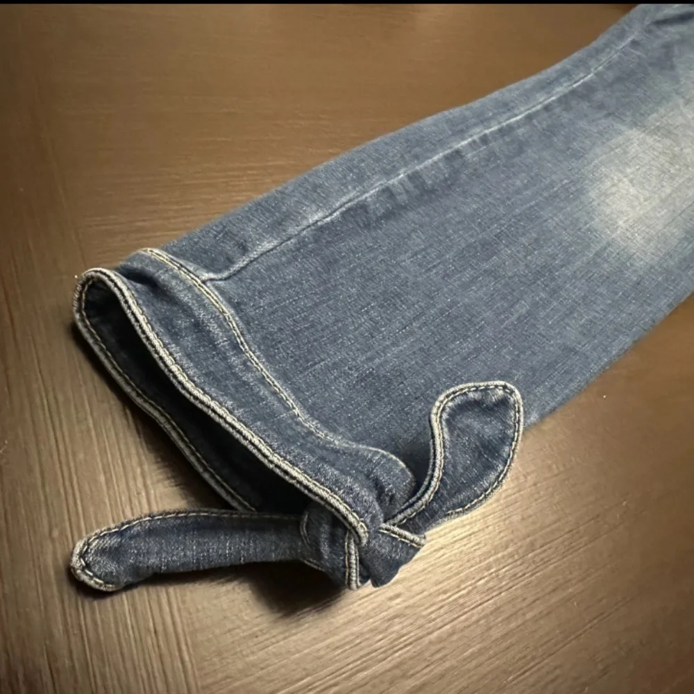 Guess Jeans - Picture 4 of 12